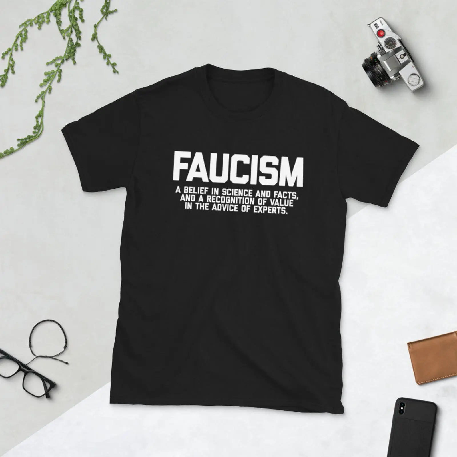 Vintage Fashion Expert - ファウシズム 科学の事実への信仰 専門家によるアドバイスの認識 面白いカジュアルTシャツ ヴィンテージ ウォッシュド