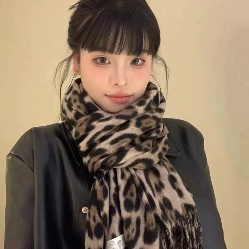 2025年ニューレトロシルクレオパード柄スカーフ軽量ソフト暖 - Vintage Fashion Knitwear のレビューと価格