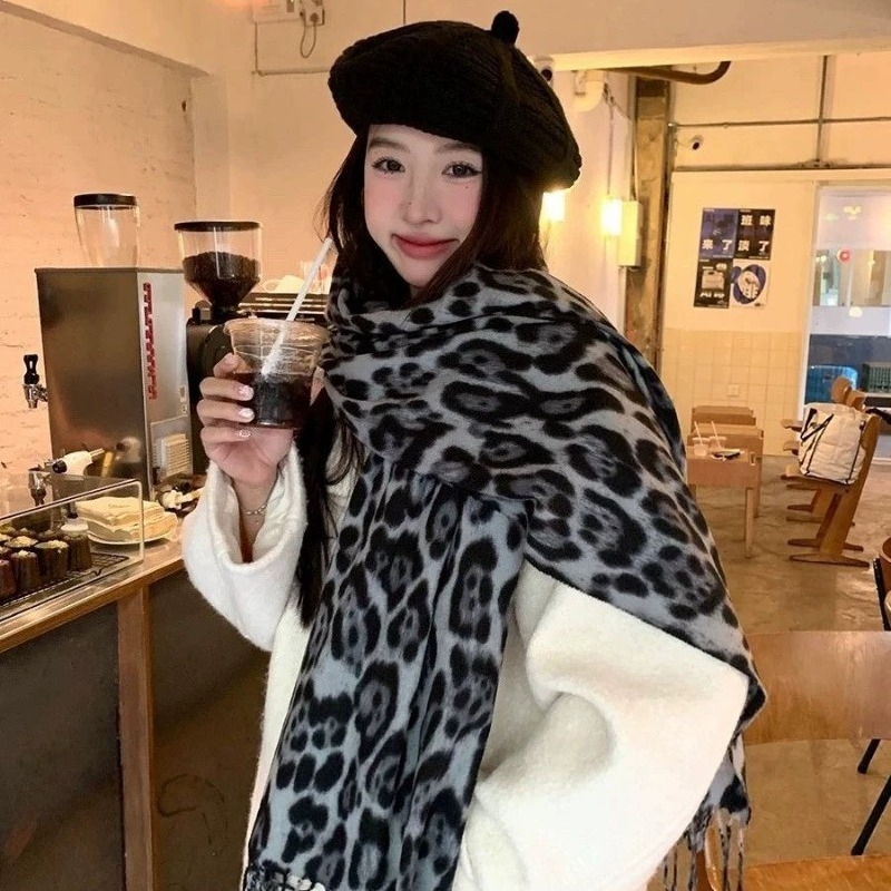 2025年ニューレトロシルクレオパード柄スカーフ軽量ソフト暖 - Vintage Fashion Knitwear のレビューと価格
