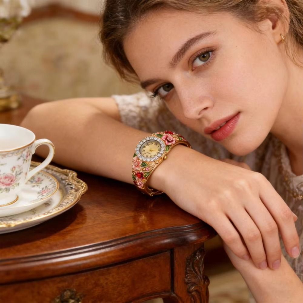 花が豊富にあしらわれたヴィンテージ時計ラインストーンブレスレ - Vintage Fashion Week のレビューと価格