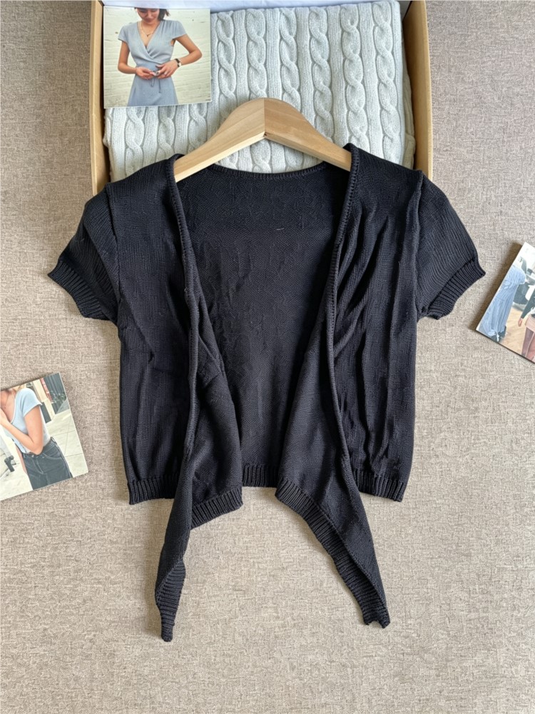 黒のクロップド丈レースアップカーディガン レディース ストリ - Crop Cardigan Vintage のレビューと価格